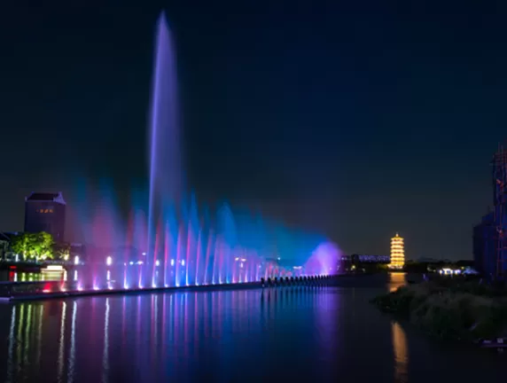 Why does people like the Blue Harbor Square music fountain?