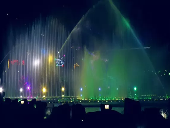 Can a Musical Fountain be associated with a Water Screen or a Water Curtain?